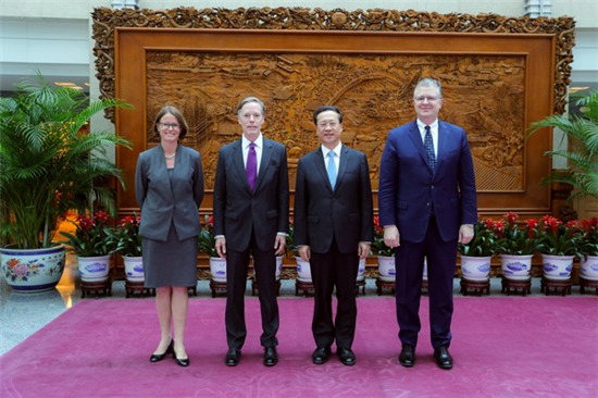 天顺1980：中美外交官员会谈 外交部：中方就台湾等问题阐明严正立场