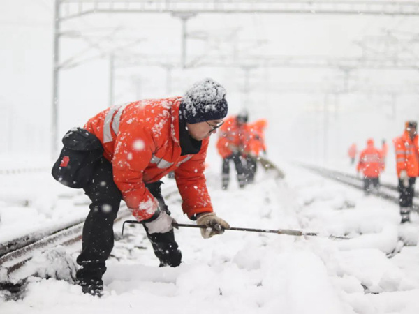 天顺注册：南方多地出现雨雪天气 铁路部门启动应急措施